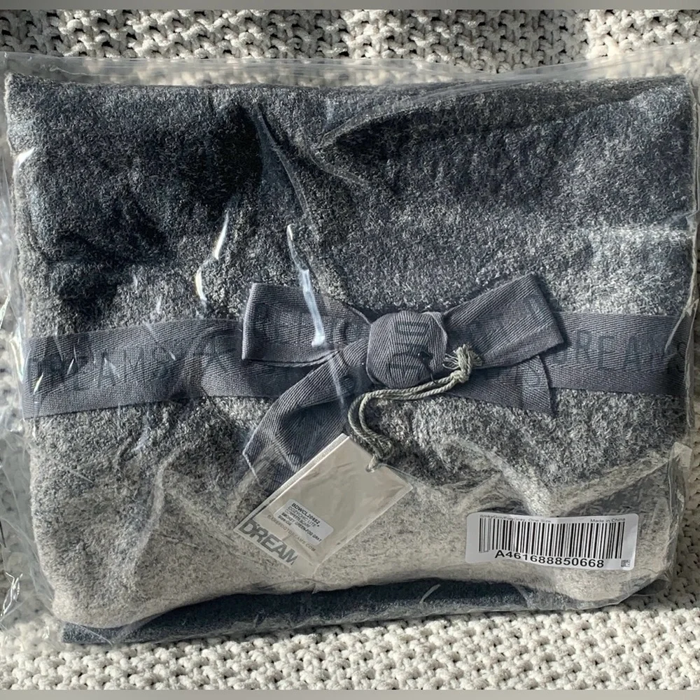 NWT Barefoot Dreams CozyChic Lite Confetti Scarf, Smokey Green & Fog Gray; OS